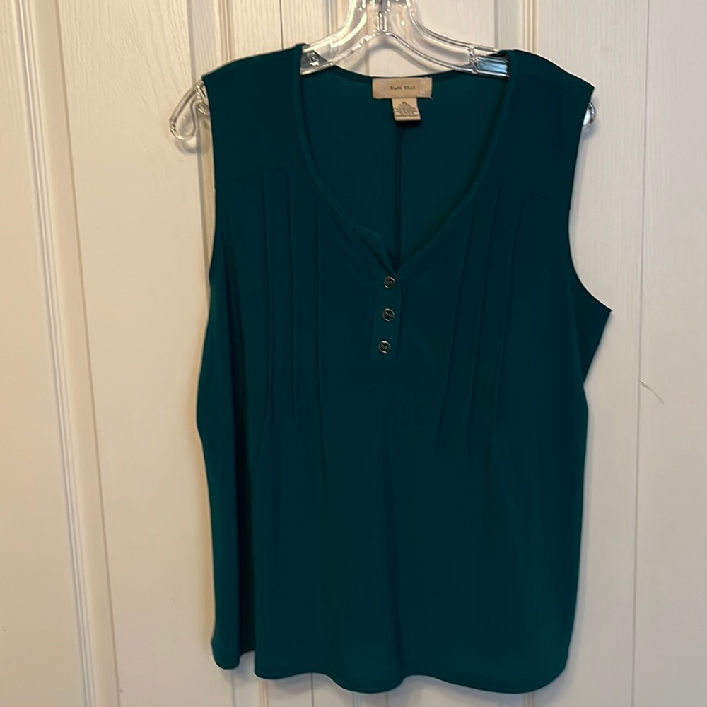 Sleeveless top green
